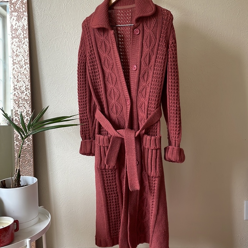 Stunning Palena 100% wool knitted made in Hong Kong long cardigan